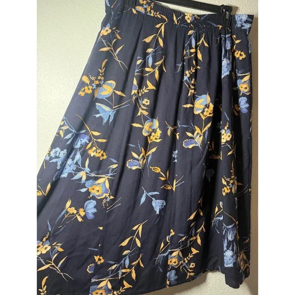 Sag Harbor Woman Navy Blue Floral Button Front Rayon Midi Skirt Plus Size 1X VTG - Picture 7 of 10